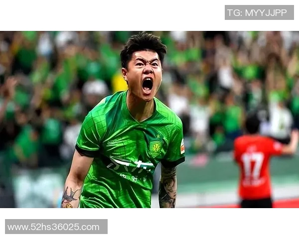 杨立瑜在比赛中精彩边路传中助攻队友展现出色技术与团队配合能力